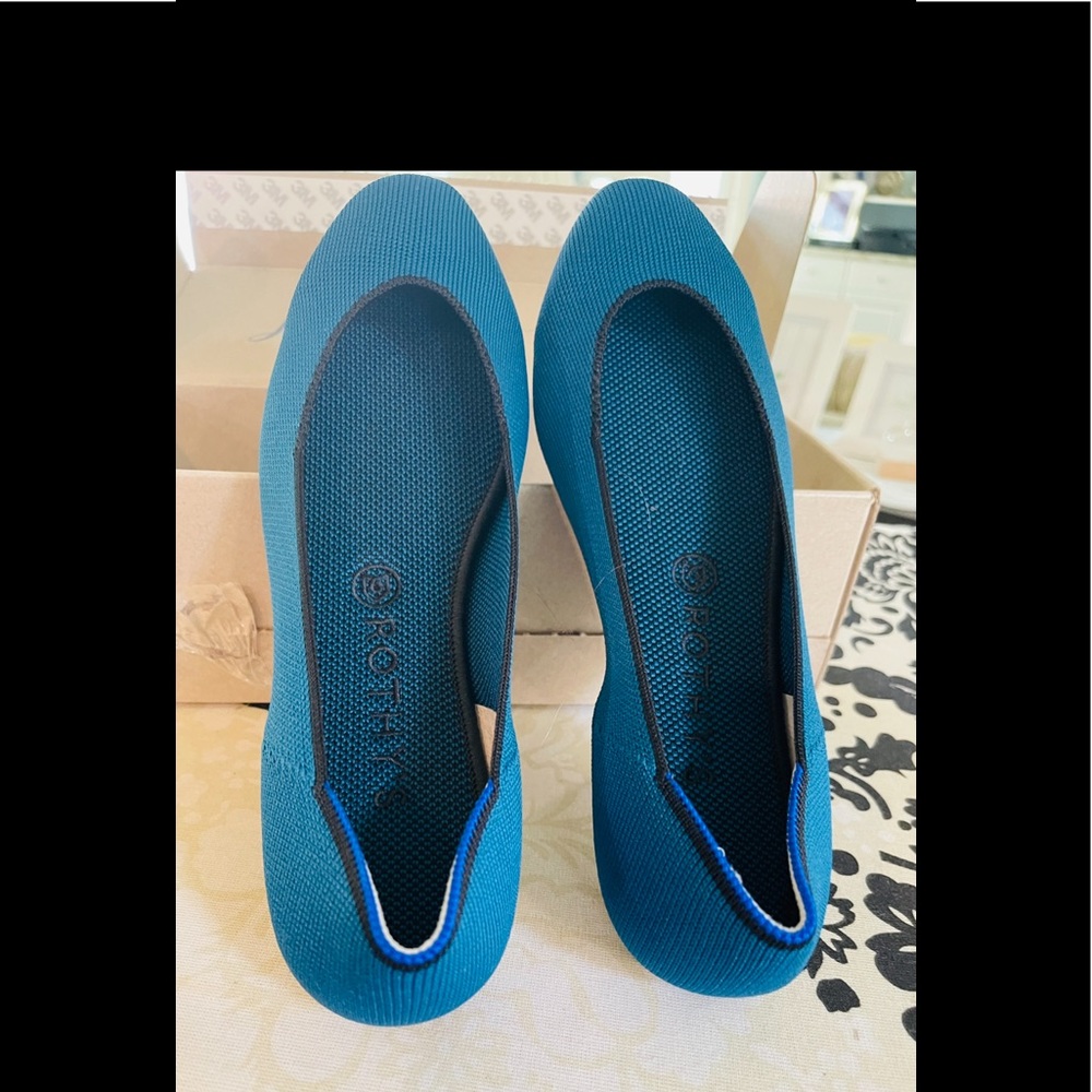 Brand new in box!  Rothy’s flat, marine blue